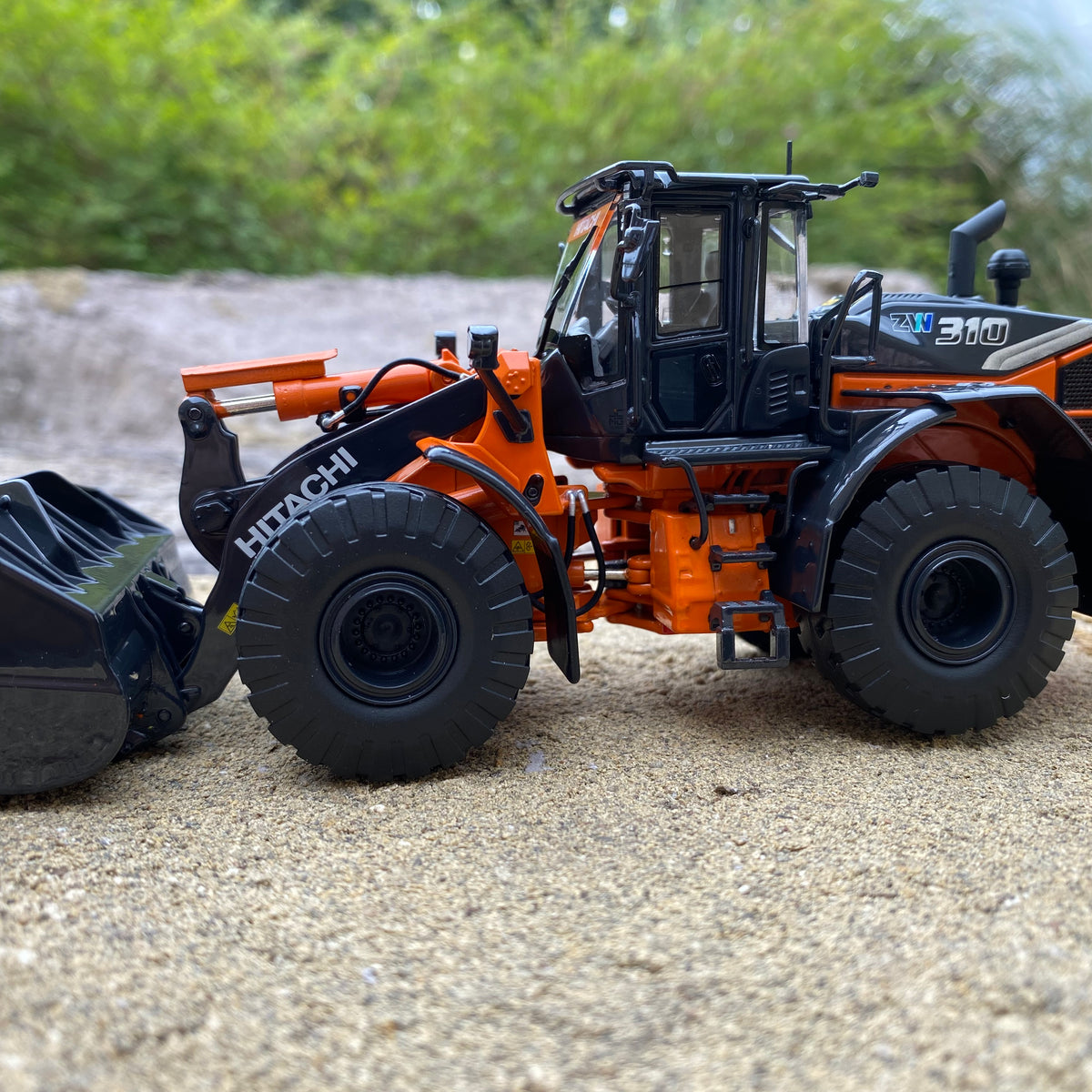 1/50 zw310-7 スケールモデル HITACHI ZW310-7 Wheeled loader. 1:50 scale.
