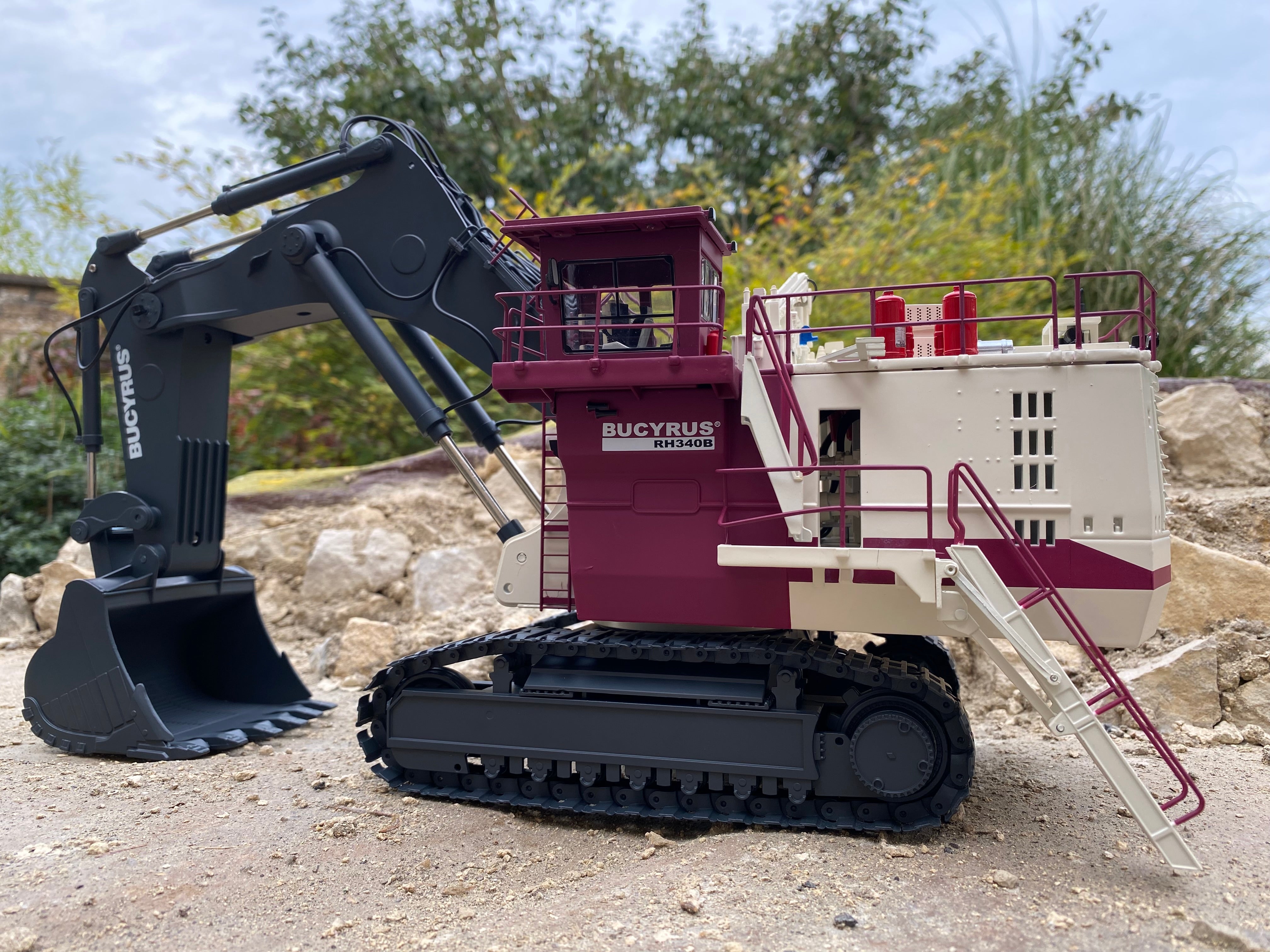BUCYRUS RH340B BACKHOE. Scale 1:50 AVAILABLE AGAIN TO PRE-ORDER UNTIL 2OTH FEBRUARY 2026.
