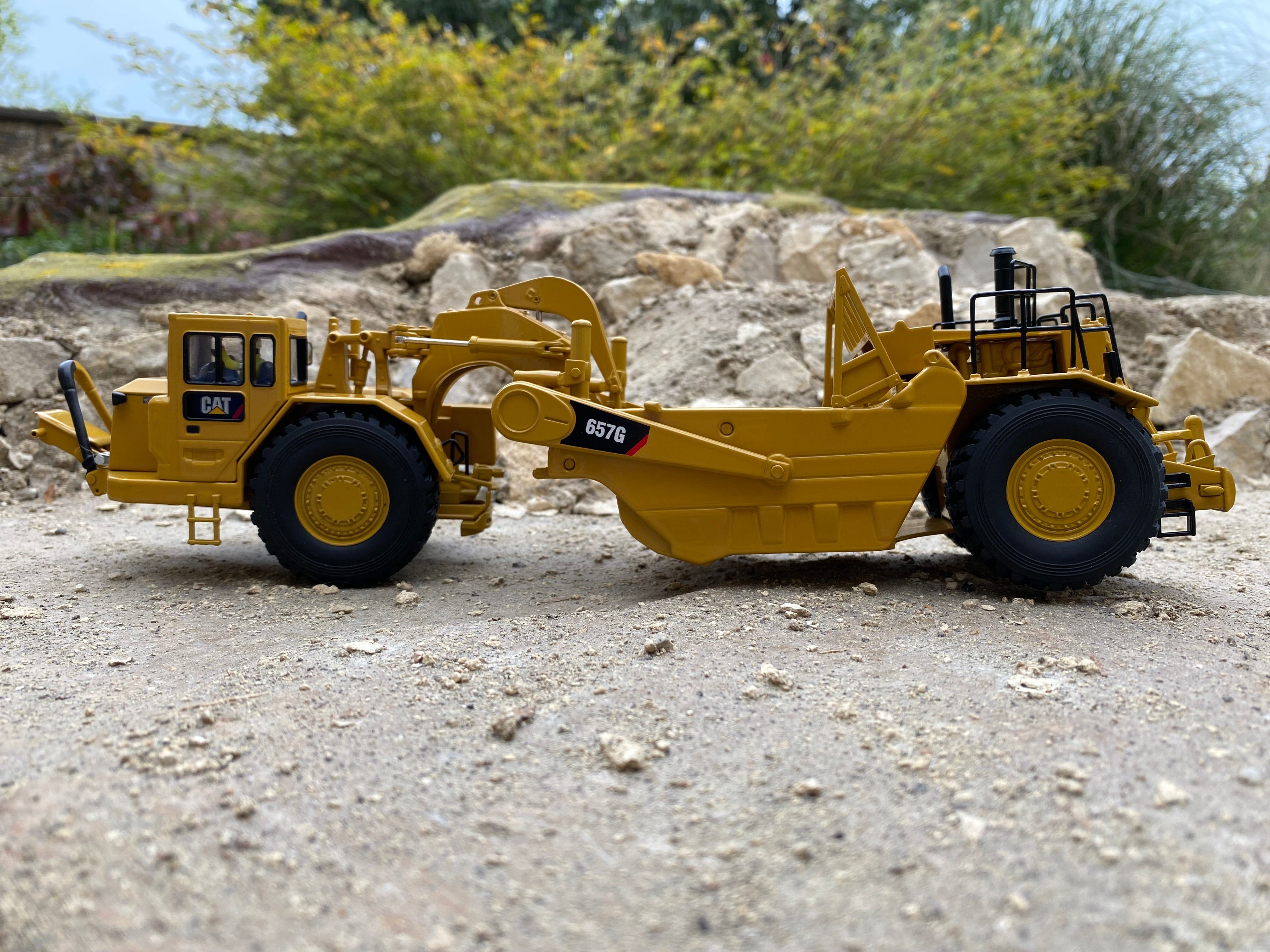 CAT 657G Wheel Tractor scraper. 1:50 scale
