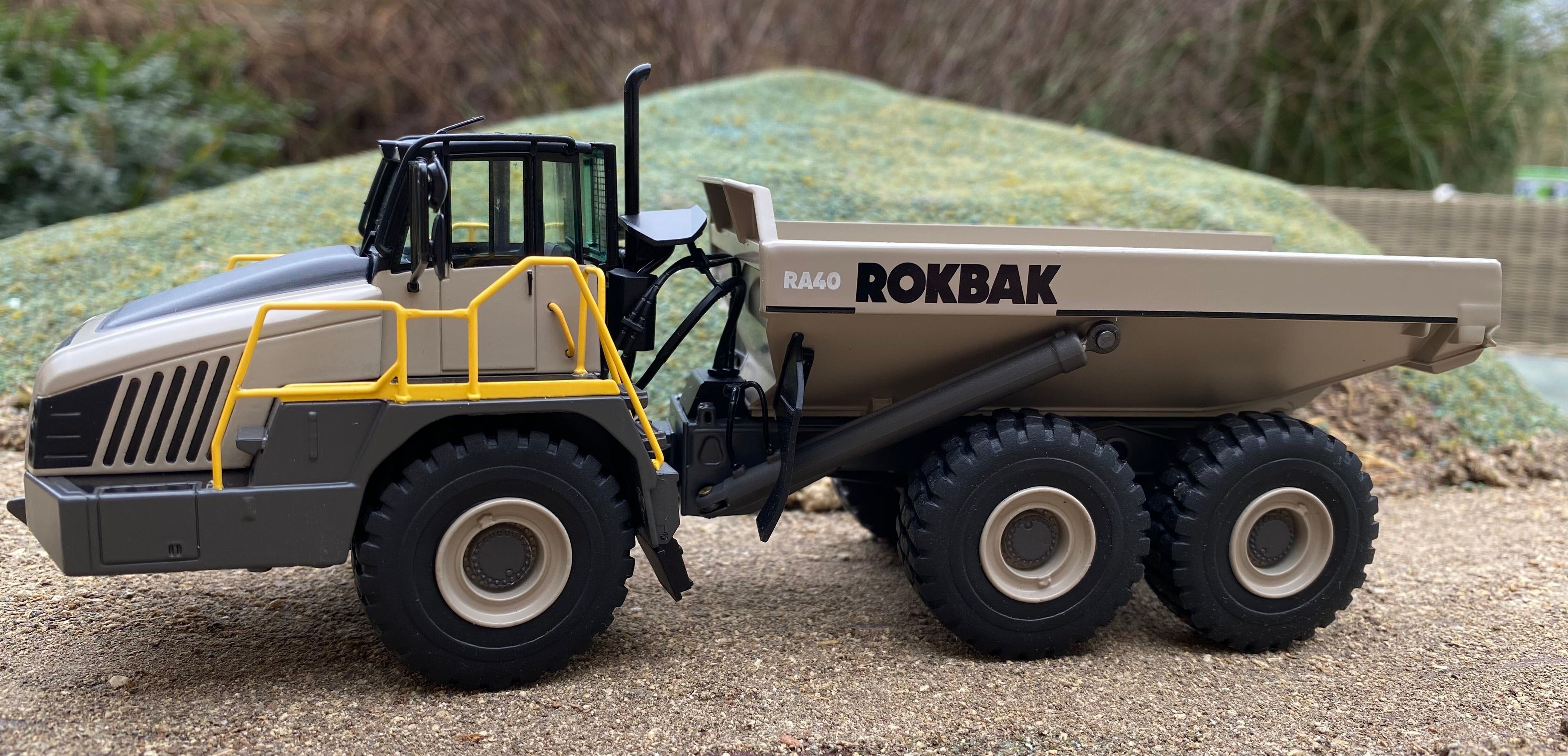 ROKBAK RA40 Articulated Dump Truck. 1:50 scale.