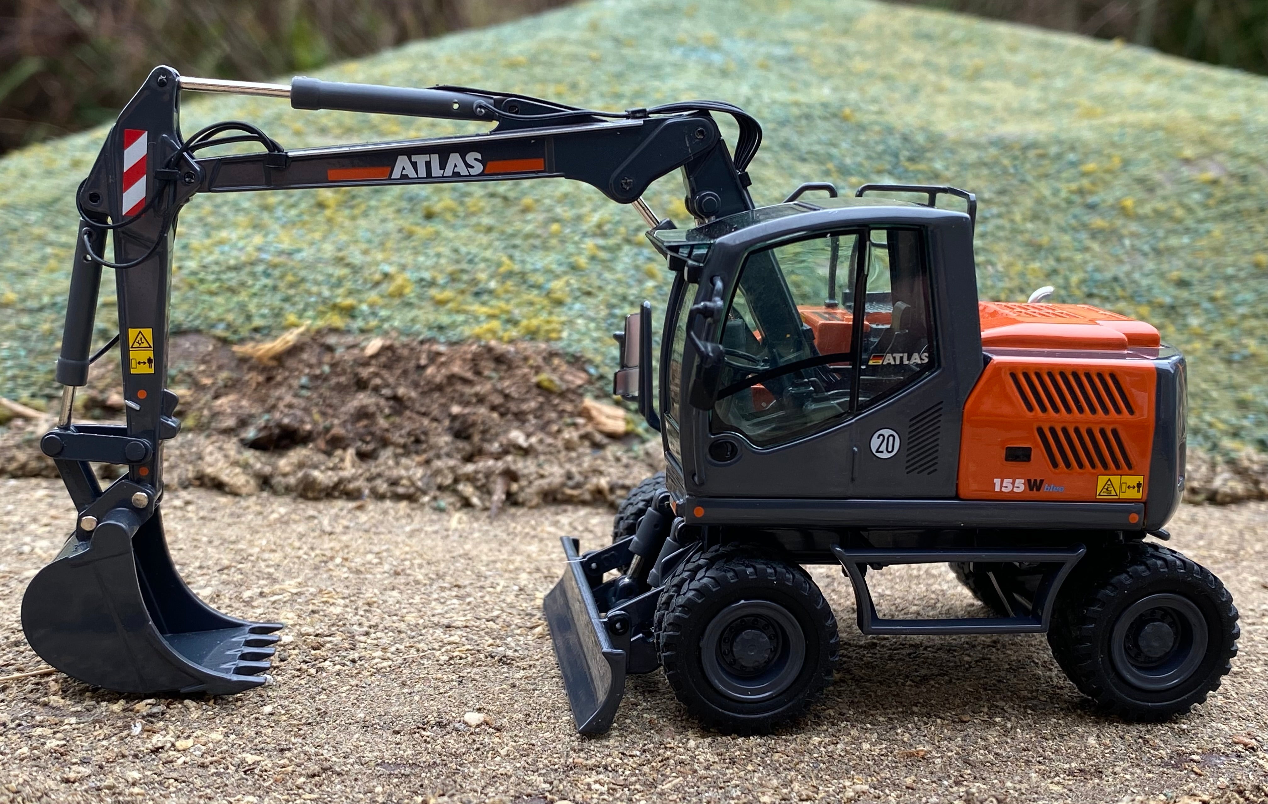 ATLAS 155W Excavator. 1:50 scale.