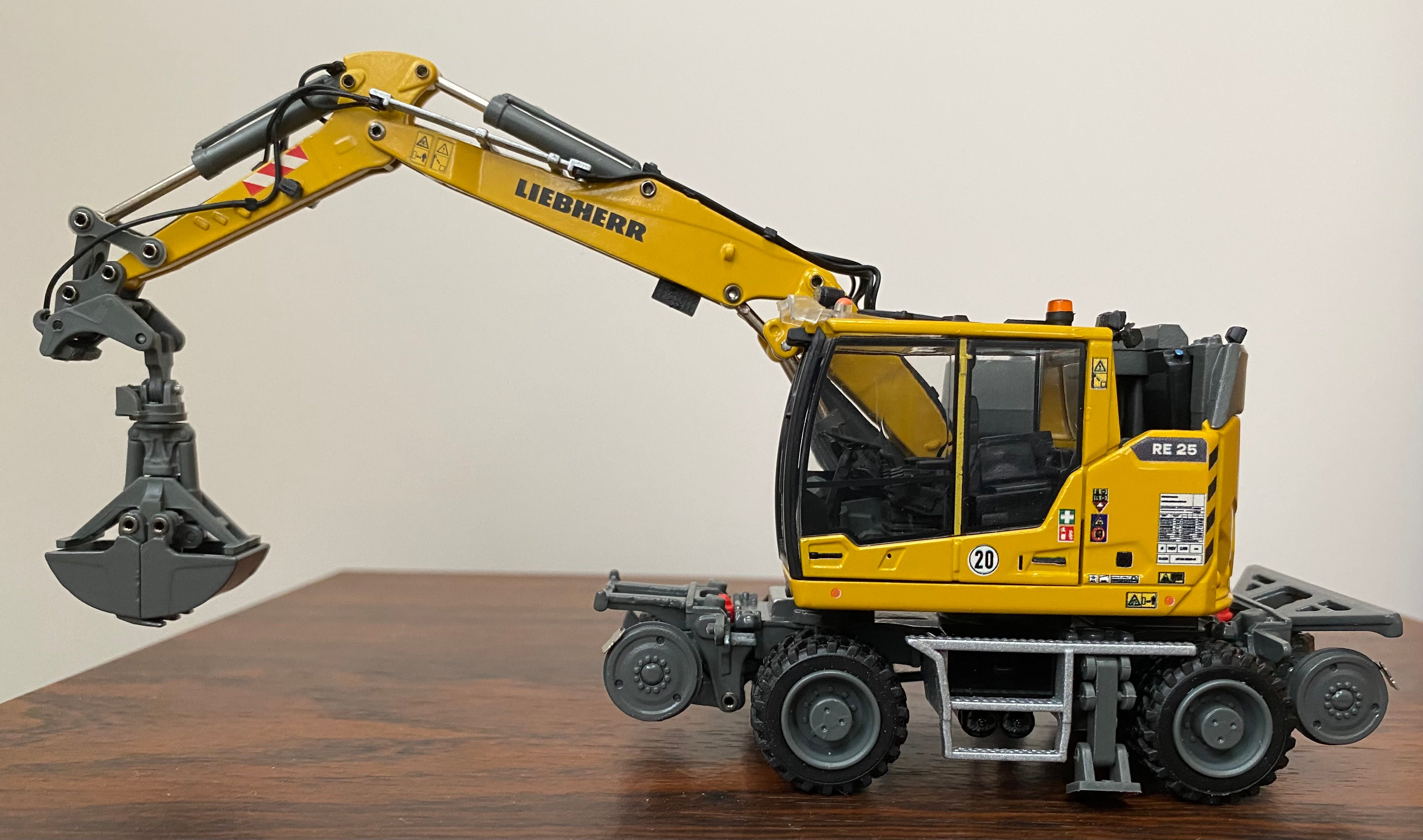 LIEBHERR RE 25 M Litronic road rail excavator. 1:50 scale.