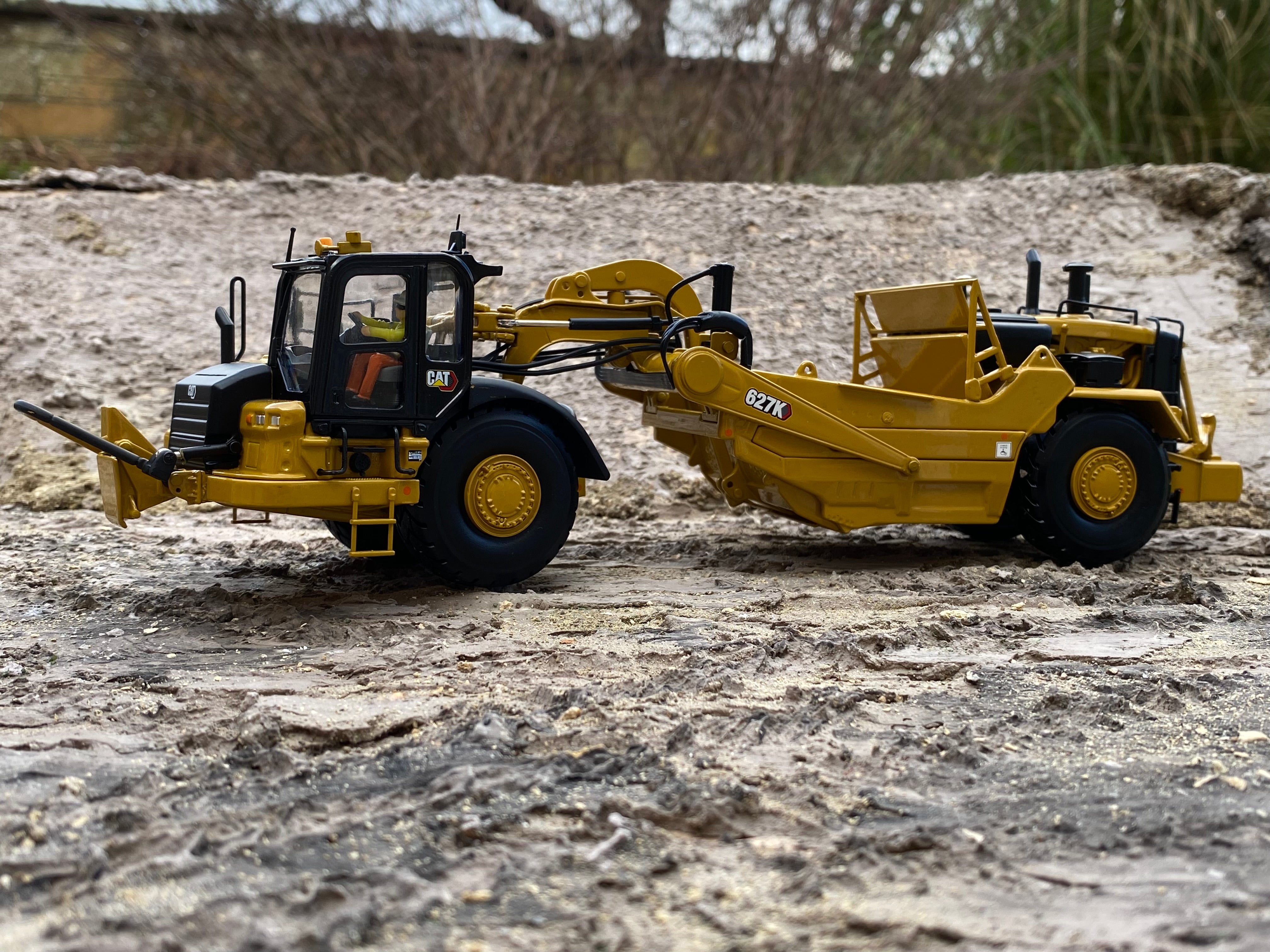 CAT 627K Wheel Tractor Scraper. 1:50 scale.