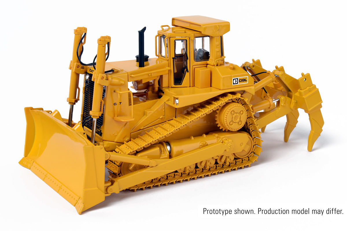 CAT D9L with SU Blade and Multi Shank Ripper Scale 1:48
