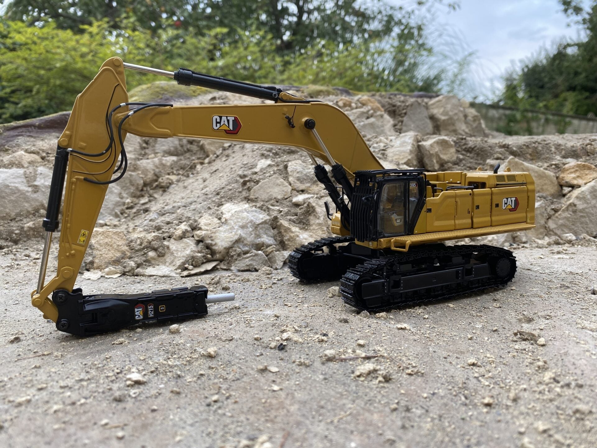 CAT 395 GENERAL PURPOSE EXCAVATOR. Scale 1:50