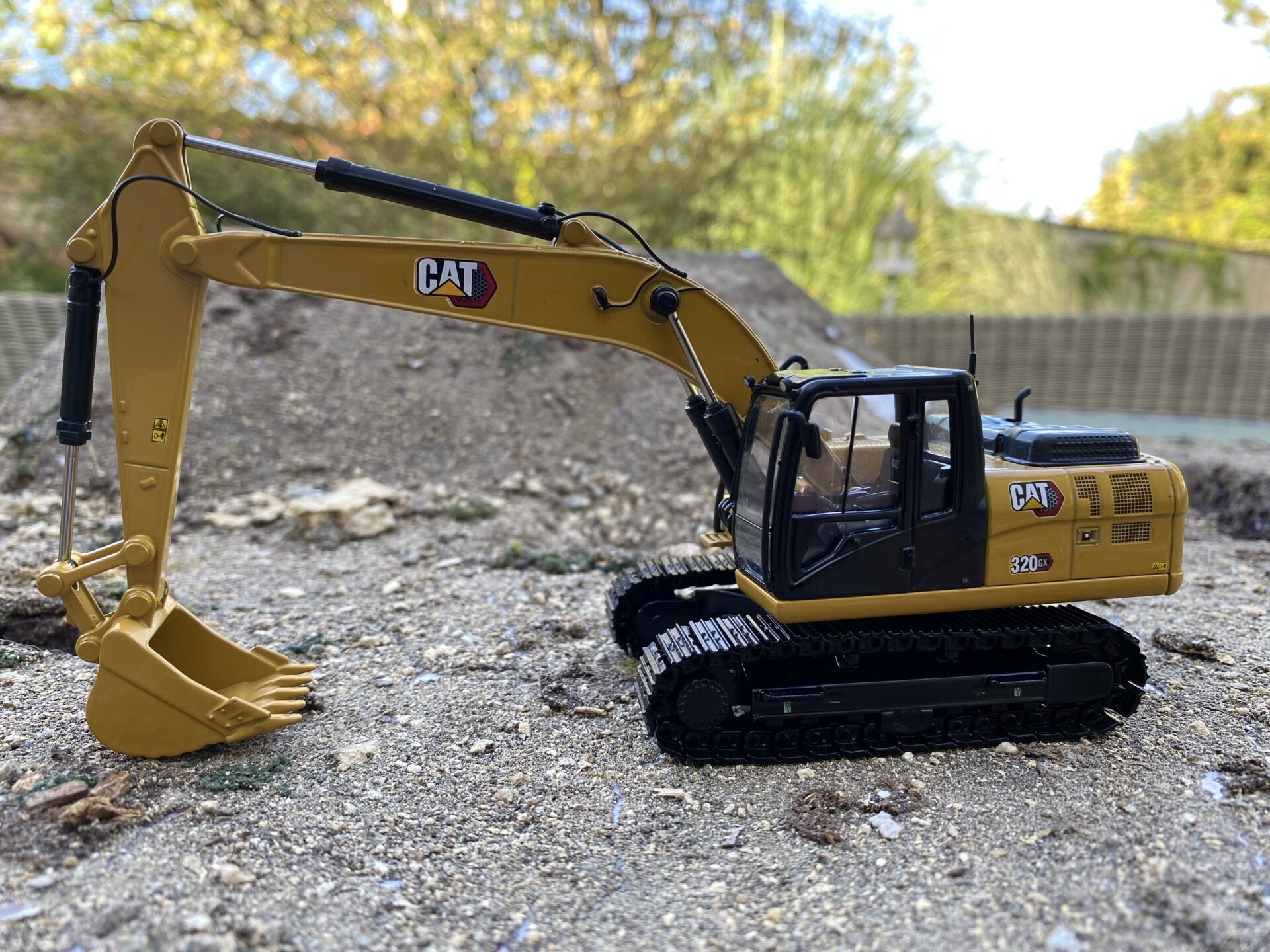 CAT 320GX HYDRAULIC EXCAVATOR. Scale 1:50