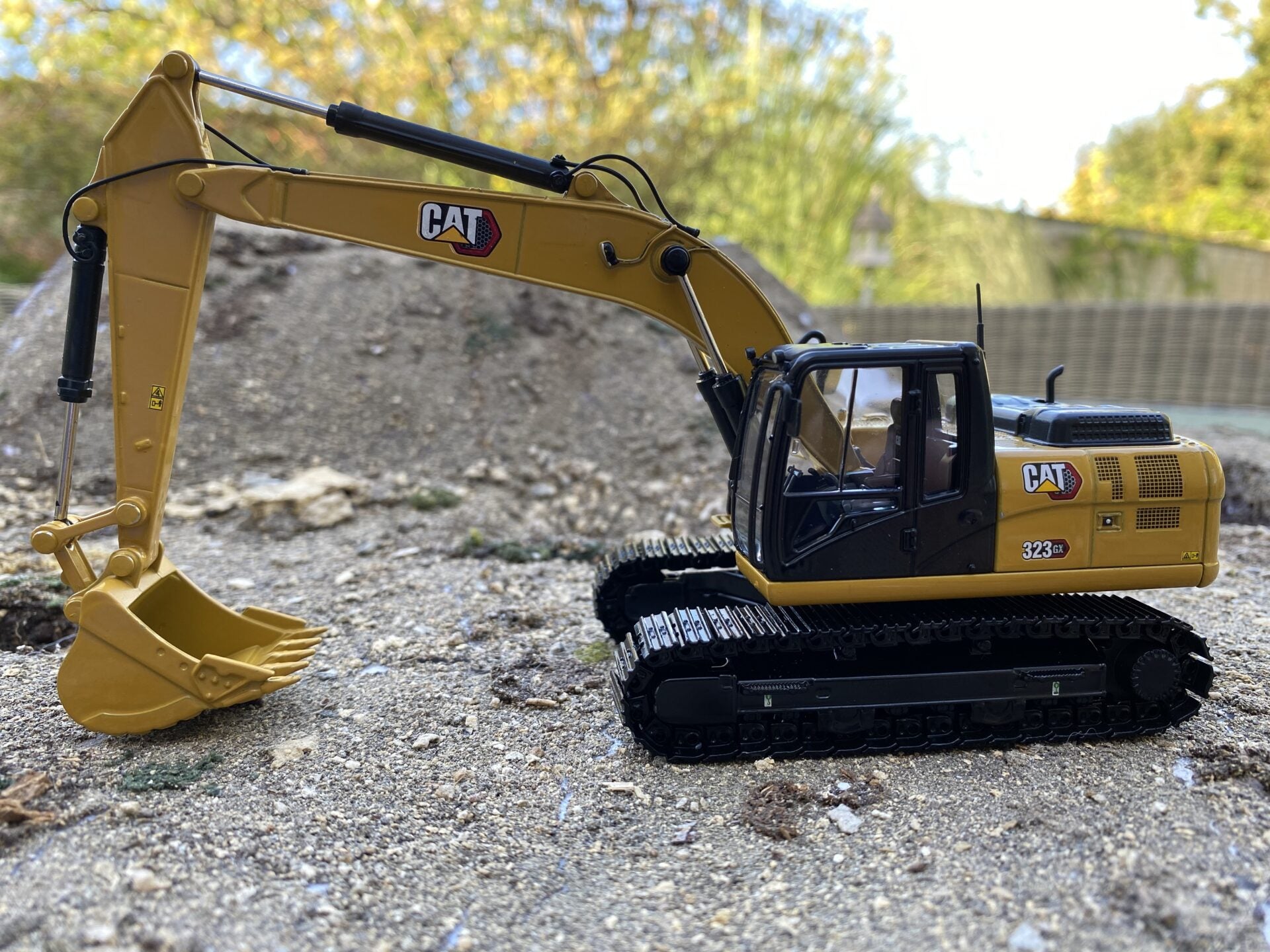 CAT 323GX HYDRAULIC EXCAVATOR. Scale 1:50