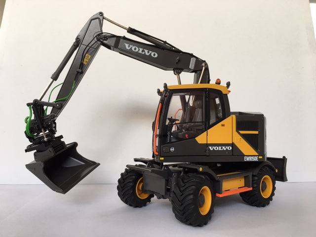 VOLVO EWR150E WHEELED EXCAVATOR with Nokian Tyres. Scale 1:32