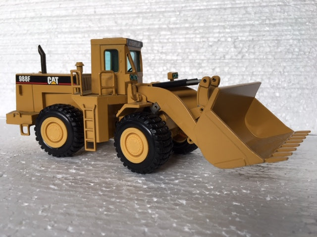 CAT 988F WHEELED LOADER. Scale 1:50