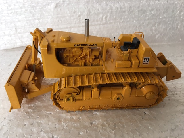 CCM CAT D9G Push Dozer with 9C Cushion Blade 1:48 Scale SOLD OUT