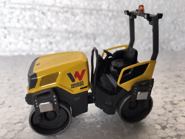 WACKER NEUSON RD45 TANDEM ROLLER. Scale 1:50