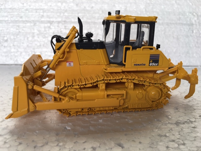 KOMATSU D65EX-17 SIGMADOZER. Scale 1:50