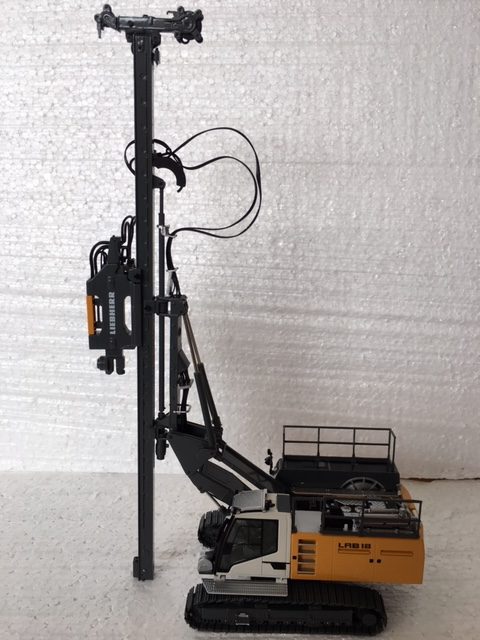 LIEBHERR LRB 18 PILING AND DRILLING RIG. Scale 1:50