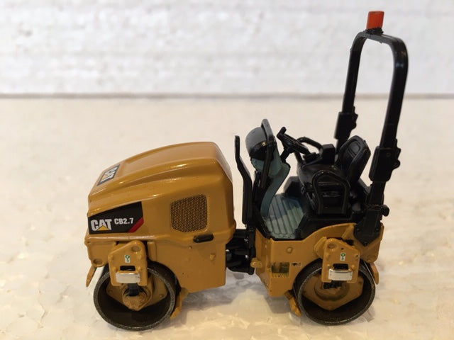 CAT CB2.7 UTILITY COMPACTOR. Scale 1:50