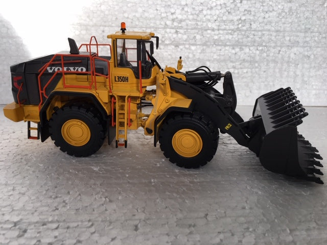 VOLVO L350H Wheeled loader. Scale 1:50