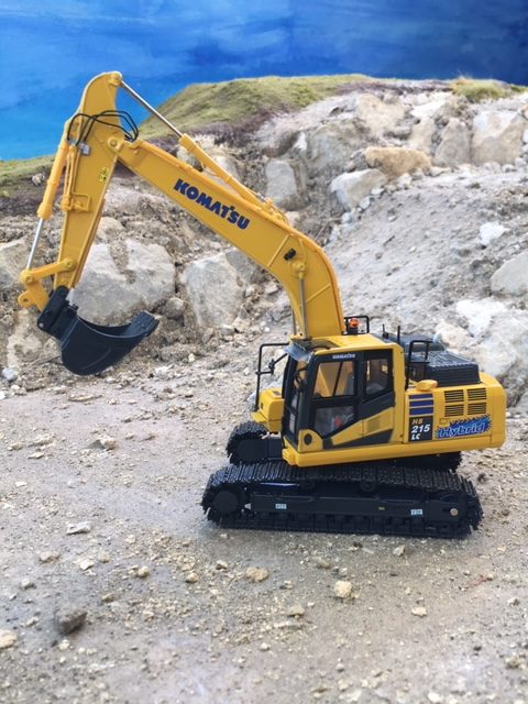 KOMATSU HB215 LC3 HYBRID. Scale 1:50