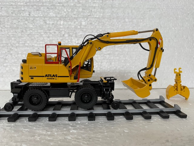 ATLAS 1604ZWblue RAILROAD EXCAVATOR. Scale 1:50