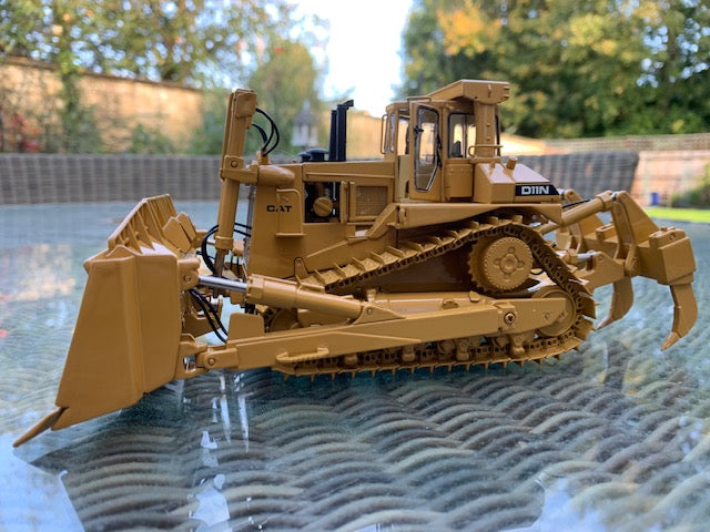 CAT D11N Dozer with U-Blade. Scale 1:48