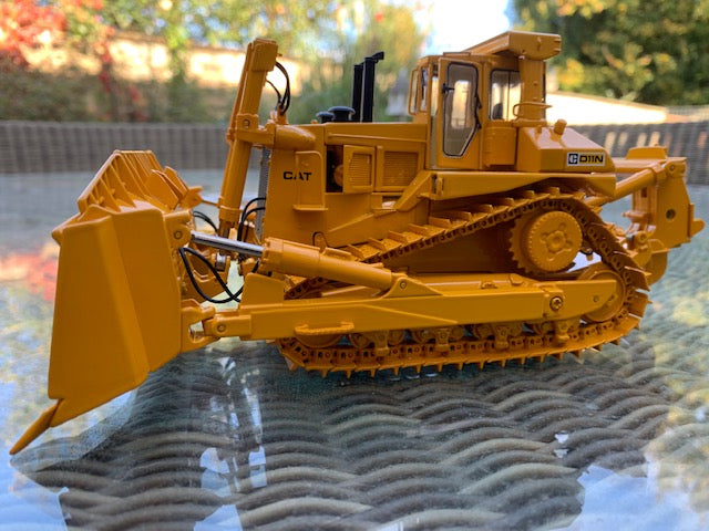 CAT D11N Dozer with U-Blade in Block 'C' Trade Dress. Scale 1:48