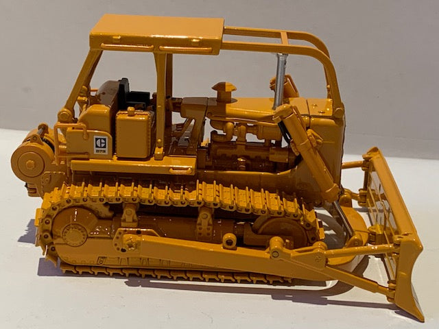 CAT D7G WITH A-BLADE. Scale 1:48