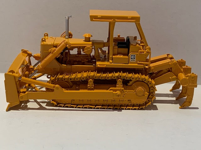 CAT D7G SU-Blade. Scale 1:48