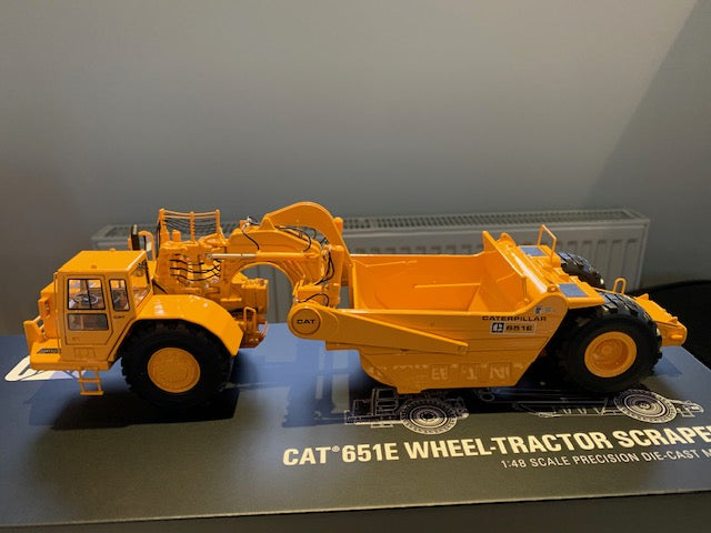 CAT 651E WHEEL TRACTOR SCRAPER. Scale 1:48