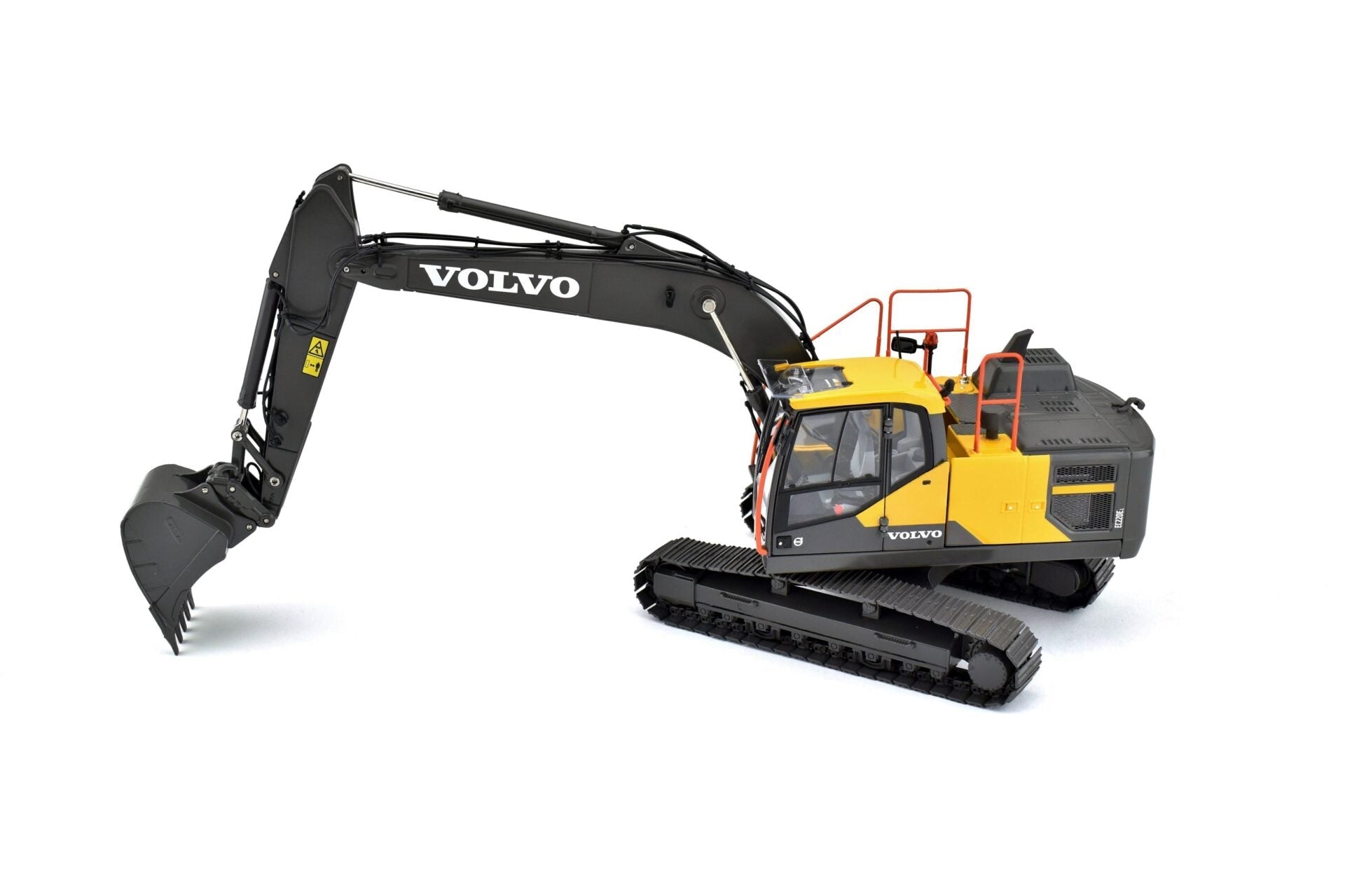 VOLVO EC220E on 60cm Tracks with S70 Quick coupler. Scale 1:32